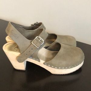 Lotta from Stockholm Highwood Taupe Clogs